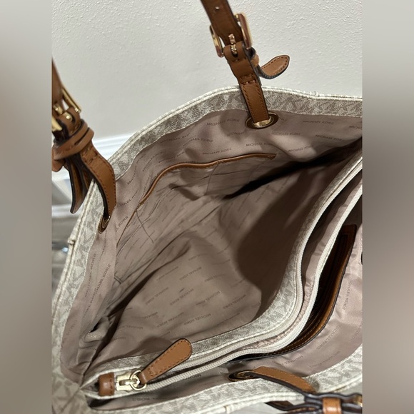 Michael Kors Jet Set - Picture 7 of 9